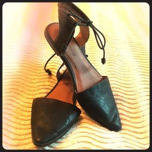 Lucky covered toe flats